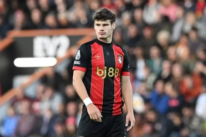 بورنموث يوقع مع بديل كيركيز قبل انتقاله إلى ليفربول