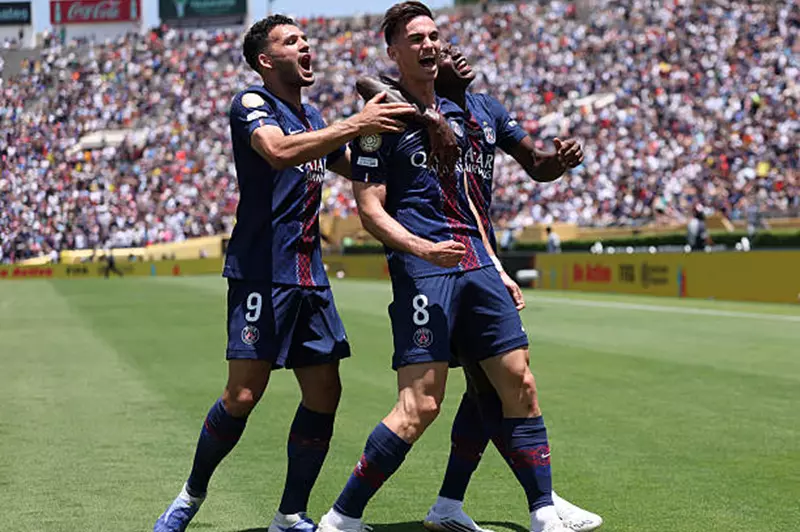 باريس سان جيرمان يتصدر مجموعته برباعية ساحقة